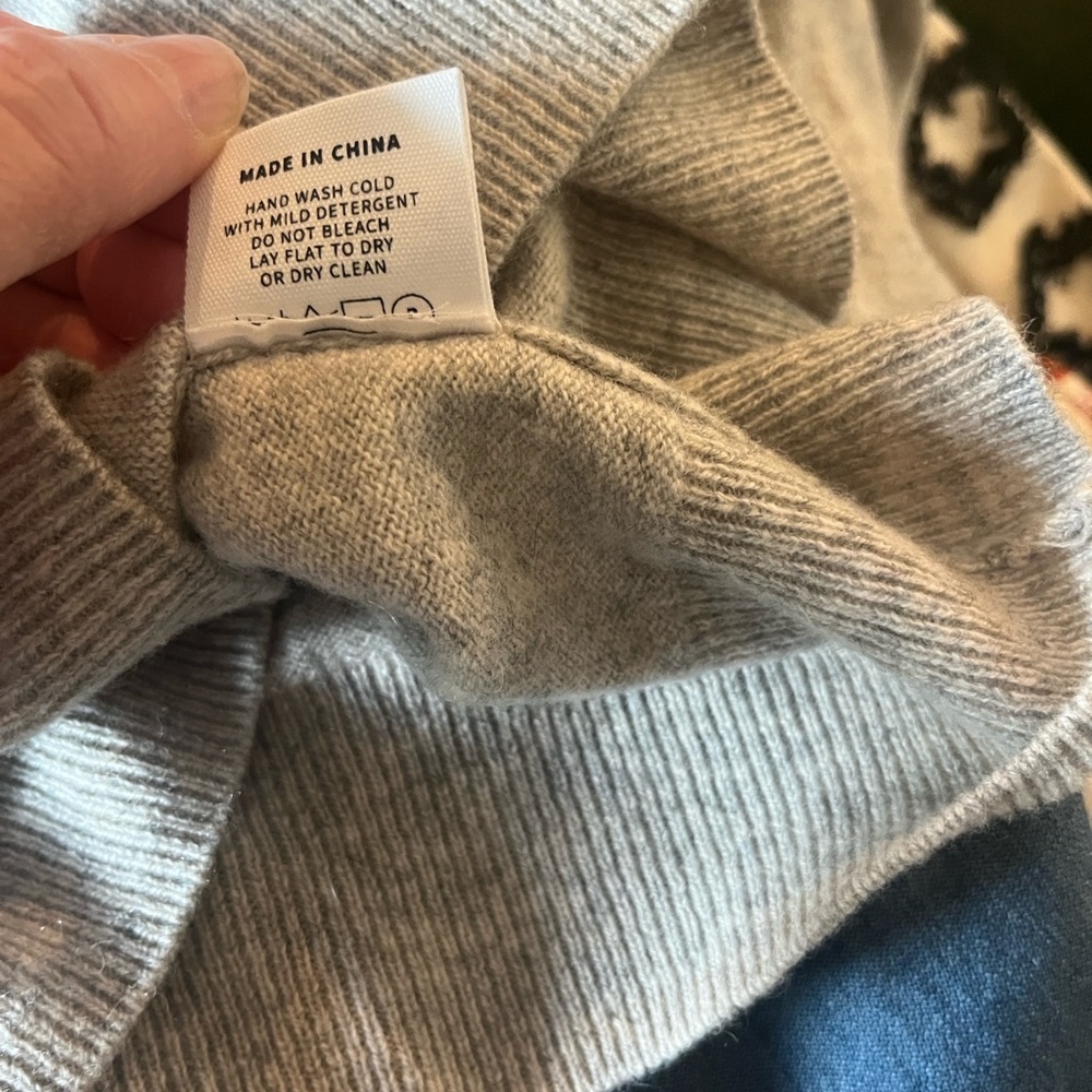 Lingua Franca Gray “the end" Crewneck Cashmere Sweater, size XS - Picture 10 of 12